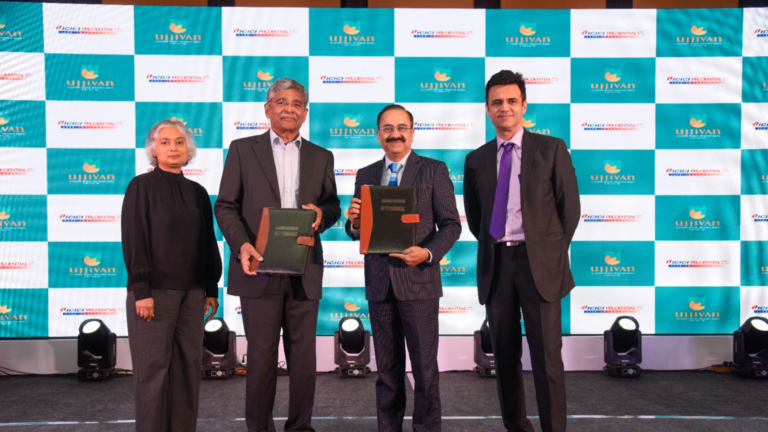 ICICI Prudential Life Insurance and Ujjivan Small Finance Bank (Ujjivan SFB) have entered into a bancassurance partnership for the distribution of life insurance products. The MoU was signed and exchanged between (left to right) Carol Furtado, Chief Business Officer, Ujjivan SFB, Ittira Davis, MD & CEO, Ujjivan SFB, Anup Bagchi, Managing Director & CEO, ICICI Prudential Life Insurance and Amit Palta, CDO, ICICI Prudential Life Insurance